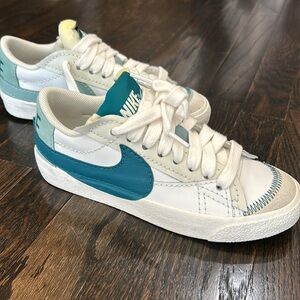 Nike white and teal shoes